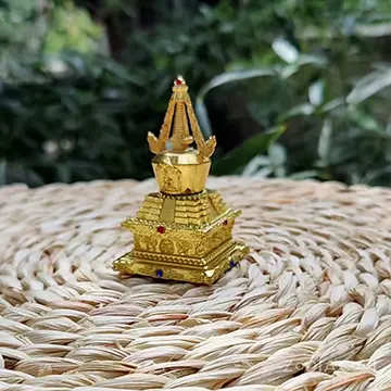 Stupa Feng Shui pentru armonie, amuleta impotriva violentei si situatiilor de conflict in dragoste, obiect decor metal auriu 80mm