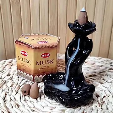 Fântână Lotus în Mână, suport de aromaterapie cu 2 conuri backflow pentru relaxare și protecție, 10 cm negru