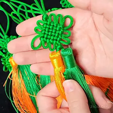 Nod mistic verde orange, amuleta feng shui pentru bani, canaf ciucuri textil