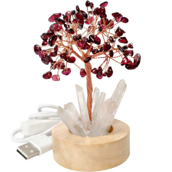 Copacel Granat cu lumina, pietre semipretioase  pentru noroc, obeliscuri cristal pe soclu lemn si cablu USB, negru reflexe rosu