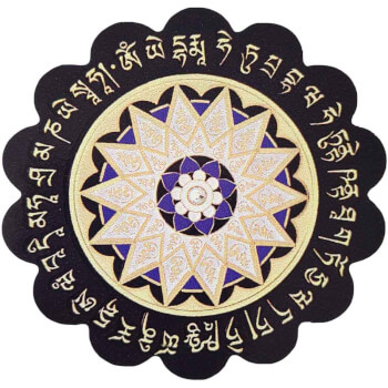 Sticker 28 Silabe Hum cu Lotus, autocolant feng shui protectie gelozie si invidie, diametru 5.5 cm, negru