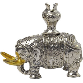 Mini suport betisoare elefant cu amfora, simbol de prosperitate si fertilitate, argintiu